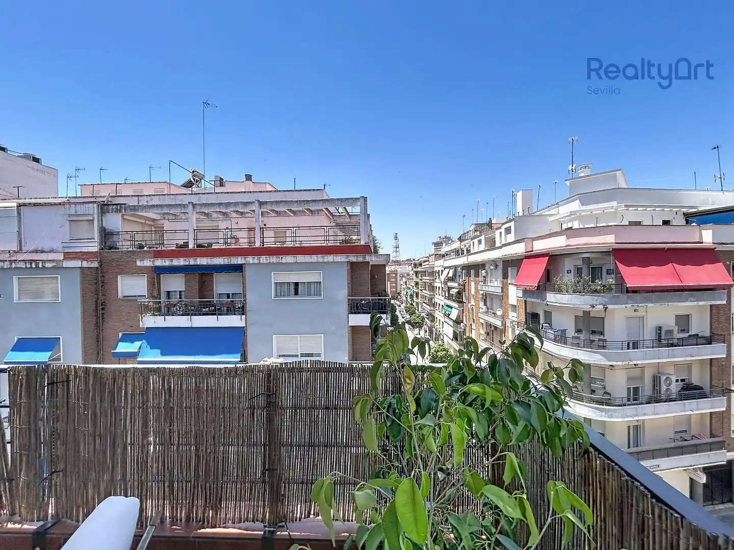 Vista exterior de Piso en venta en Sevilla con Aire acondicionado, Parquet y Terraza