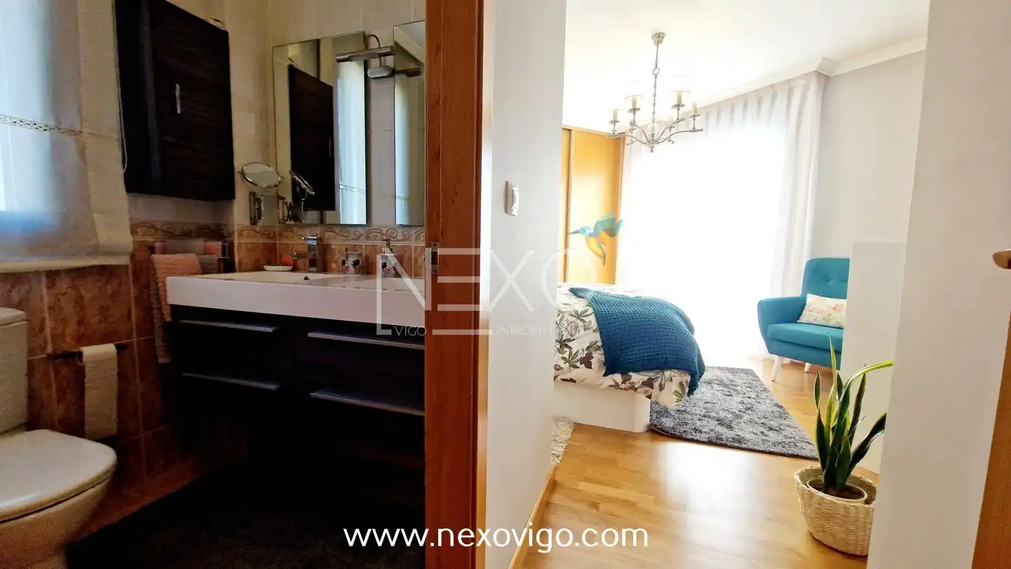 Habitación de Casa adosada en venta en Cangas  con Calefacción, Trastero y Amueblado