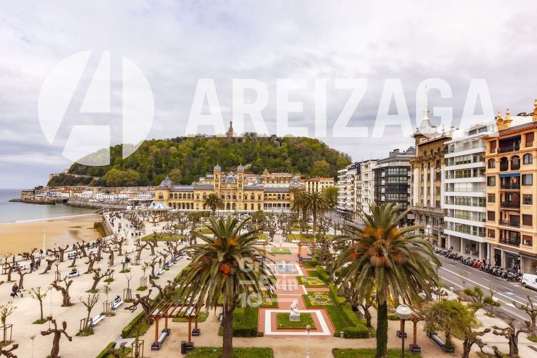 Vista exterior de Pis en venda en Donostia - San Sebastián  amb Calefacció, Traster i Balcó