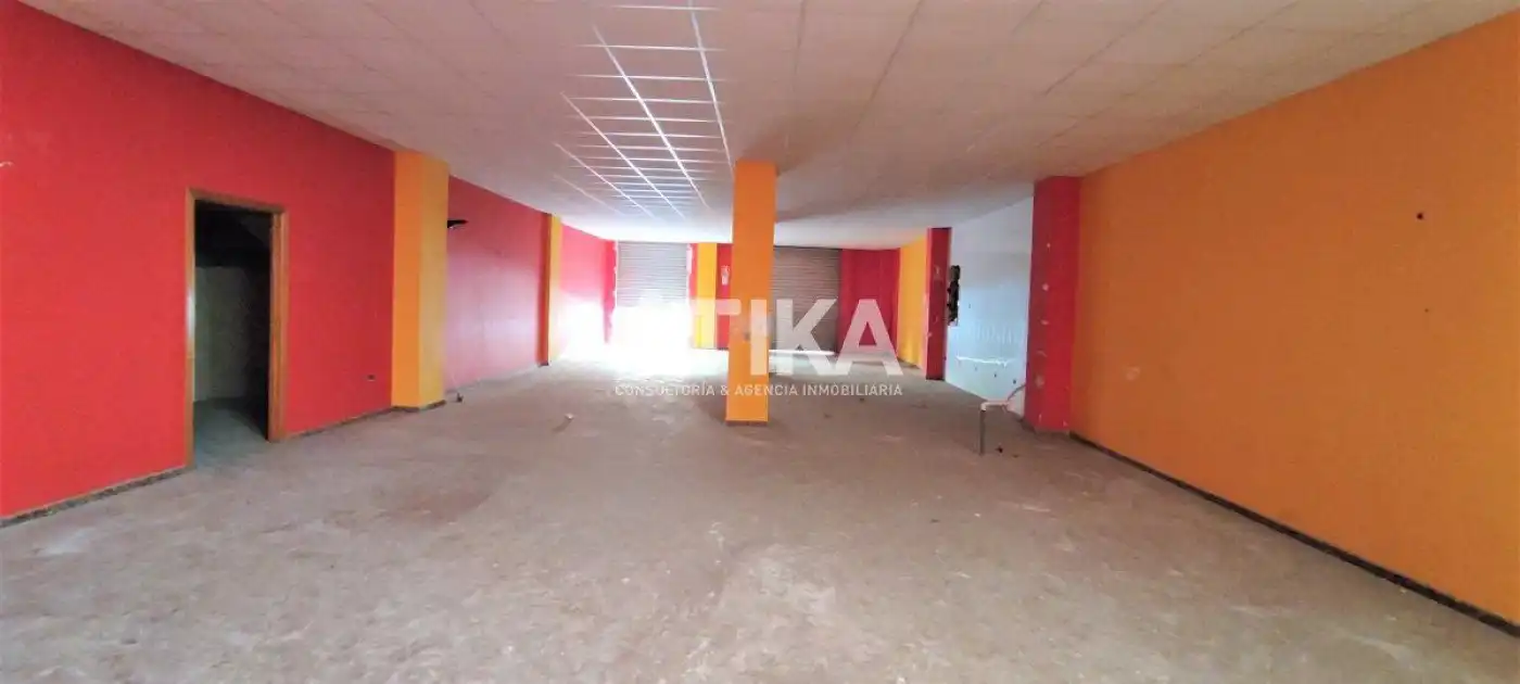 Locale commerciale in vendita a Sant Josep - Zona Hospital, imagen 2