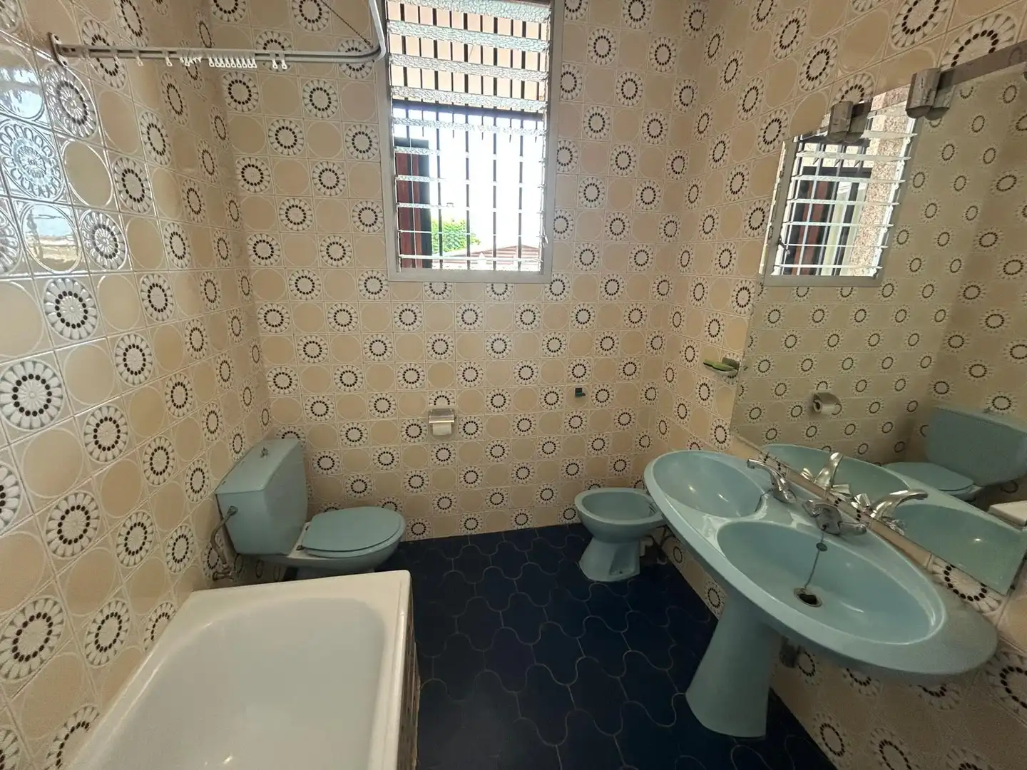 Bany de Casa o xalet en venda en Bétera amb Jardí privat, Terrassa i Piscina