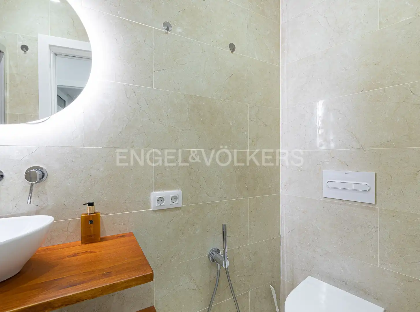 Bathroom of Flat for rent in Barcelona  with Air Conditioner, Heating and Parquet flooring