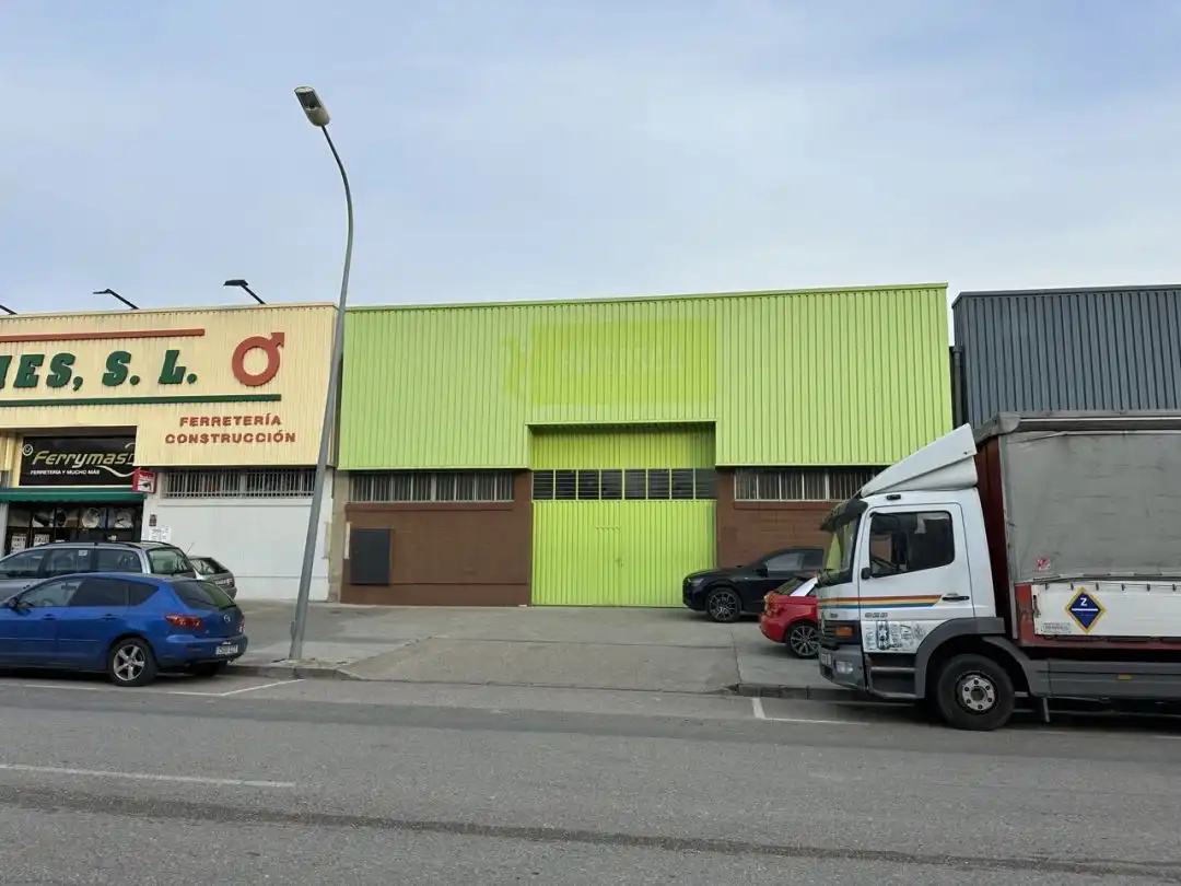 Nau industrial en venda a Calle la Magantina