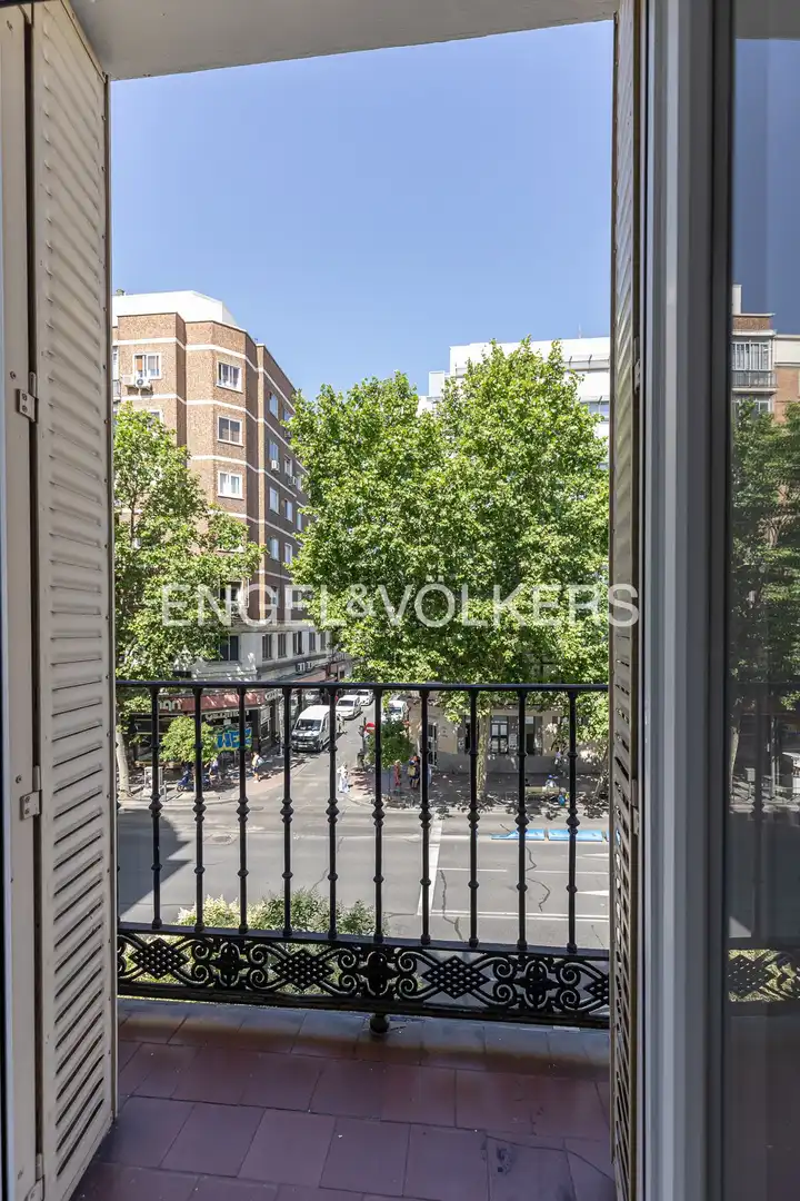 Vista exterior de Pis en venda en Madrid amb Aire condicionat i Calefacció