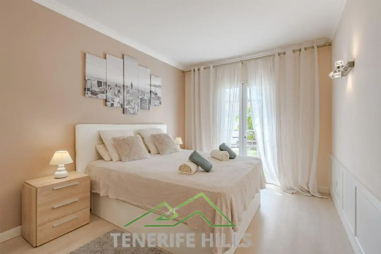 Habitación de Casa o chalet en venta en Adeje con Aire acondicionado, Piscina y Balcón