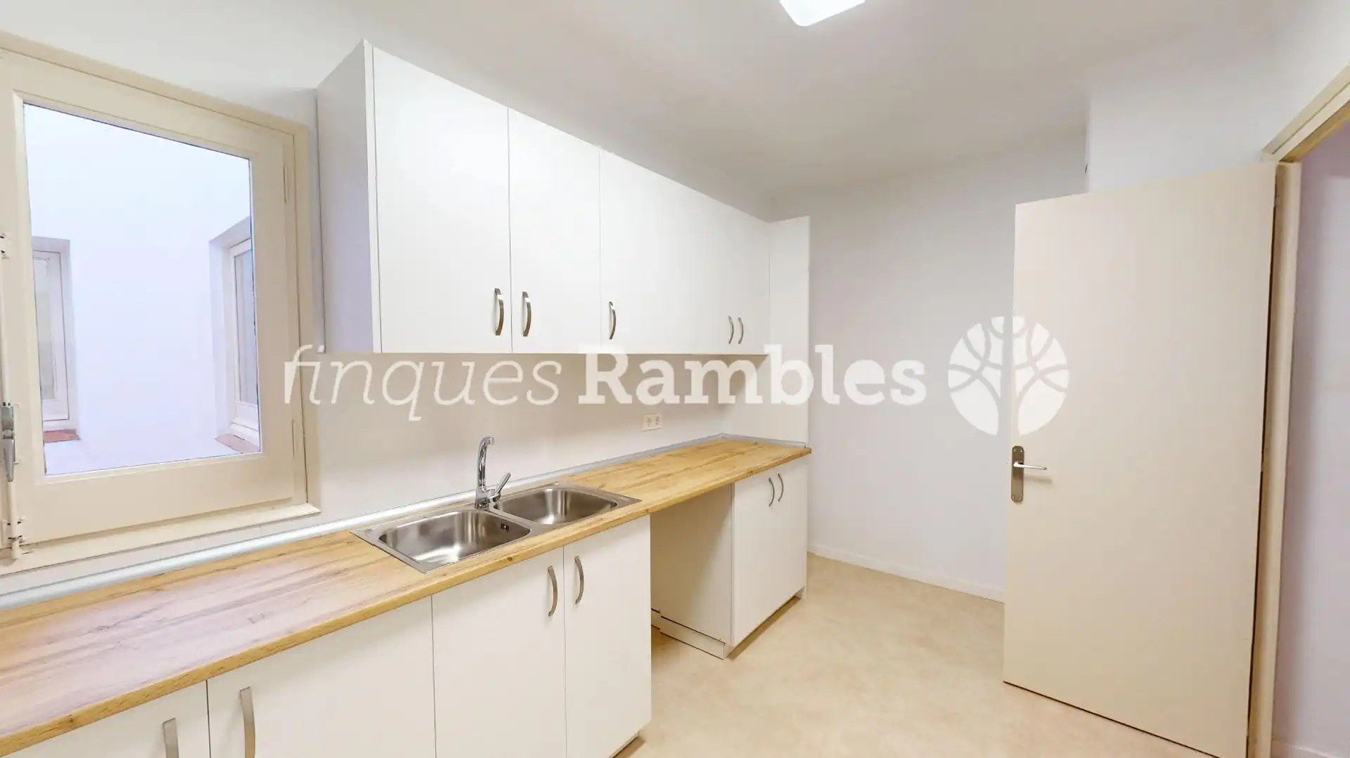 Kitchen of Flat for sale in Igualada  with Parquet flooring and Terrace