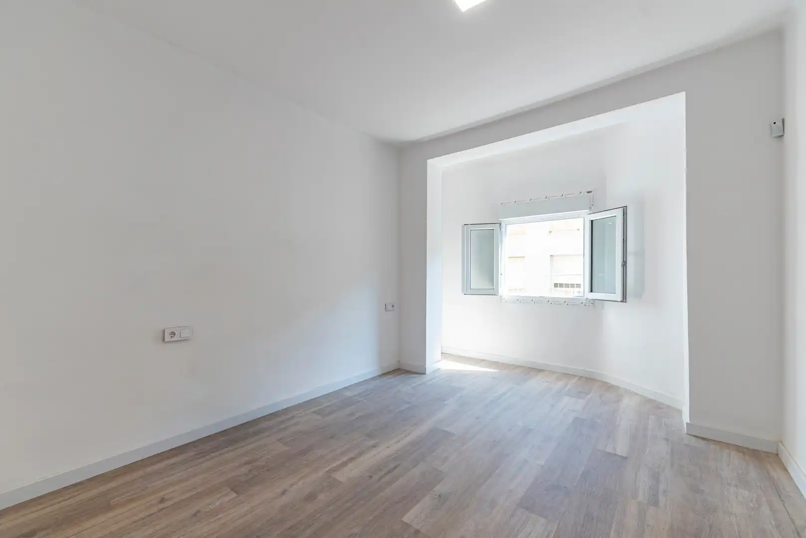 Schlafzimmer von Wohnung zum Verkauf in L'Hospitalet de Llobregat mit Klimaanlage, Heizung und Parkett