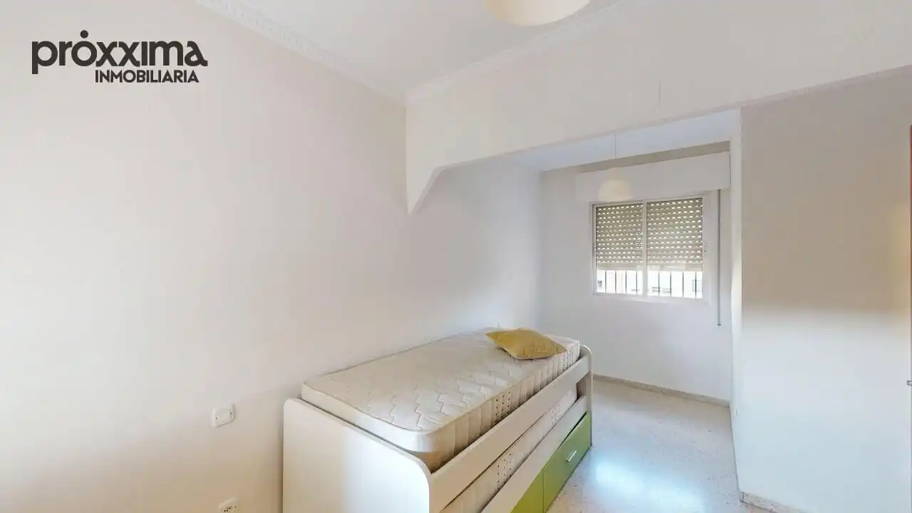 Bedroom of Flat for sale in Sevilla  with Air Conditioner, Terrace and Community pool