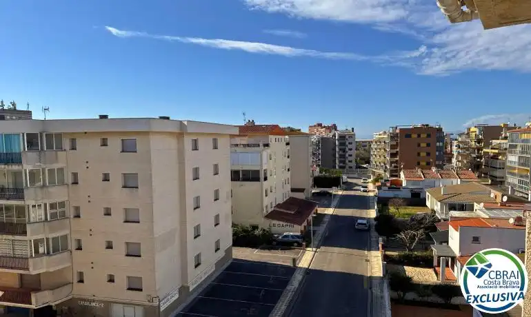 Vista exterior de Apartament en venda en Roses amb Calefacció i Moblat