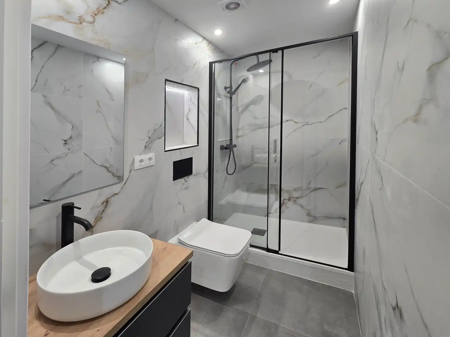 Bathroom of Flat for sale in Barcelona  with Air Conditioner, Heating and Parquet flooring
