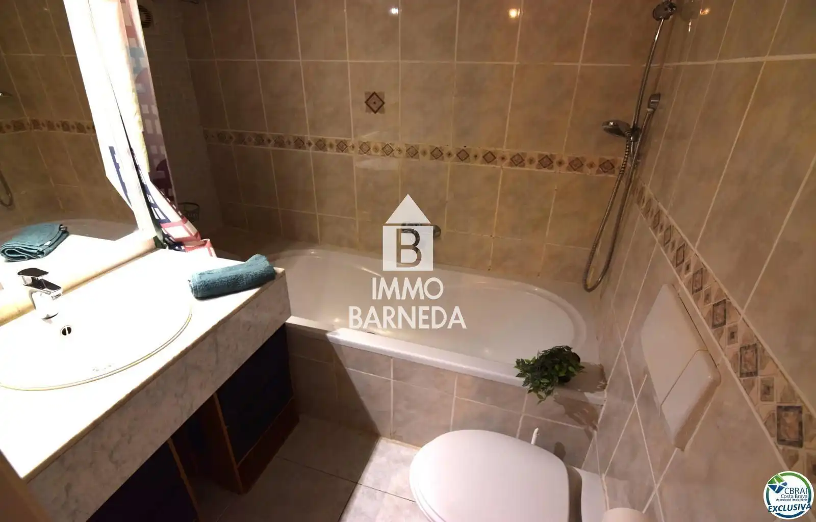 Bany de Pis en venda en Empuriabrava amb Aire condicionat, Calefacció i Terrassa