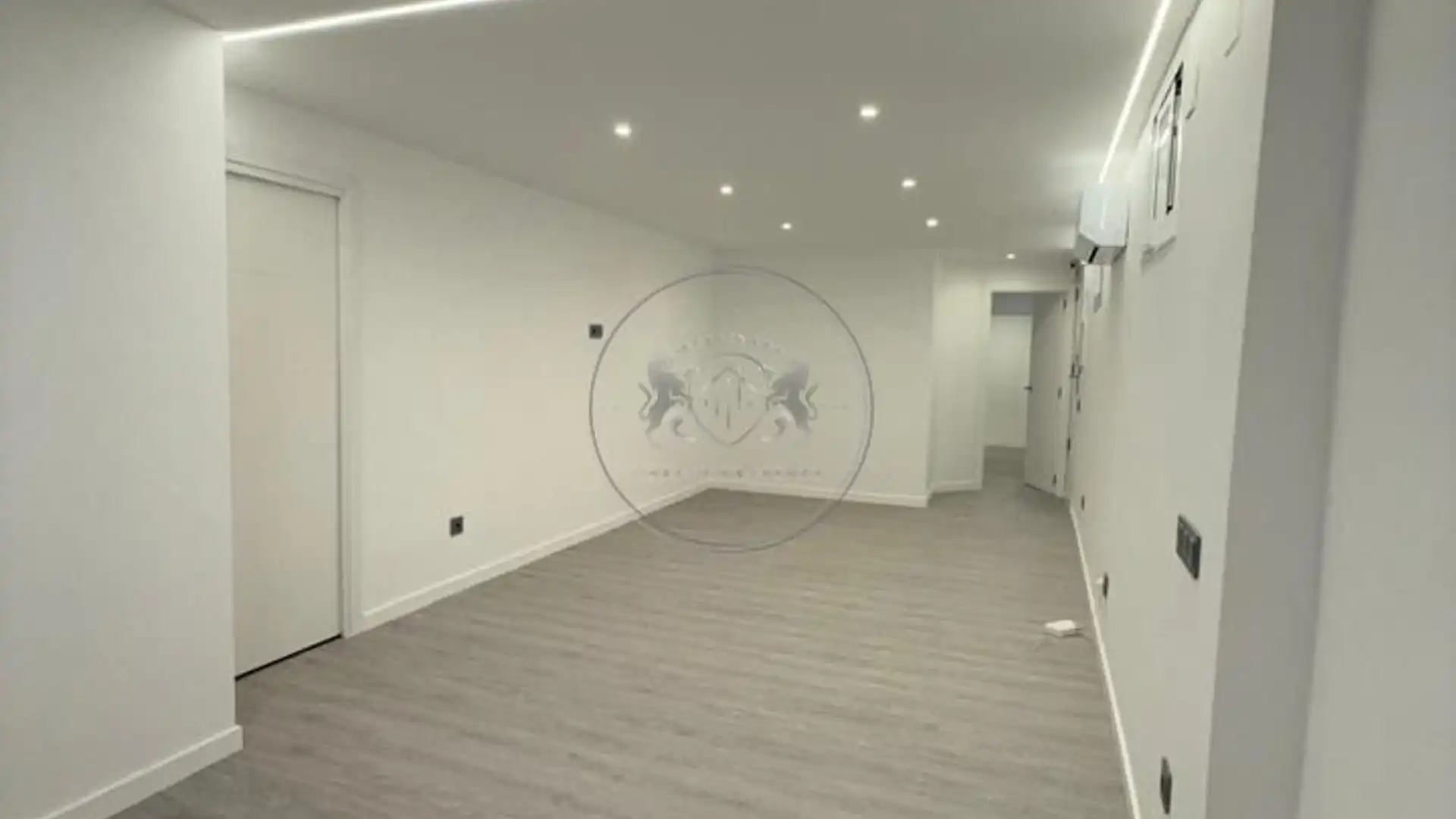 Flat for sale in  Madrid Capital  with Air Conditioner and Alarm