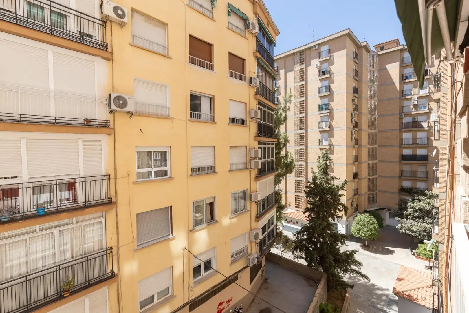 Vista exterior de Pis en venda en Granada amb Terrassa