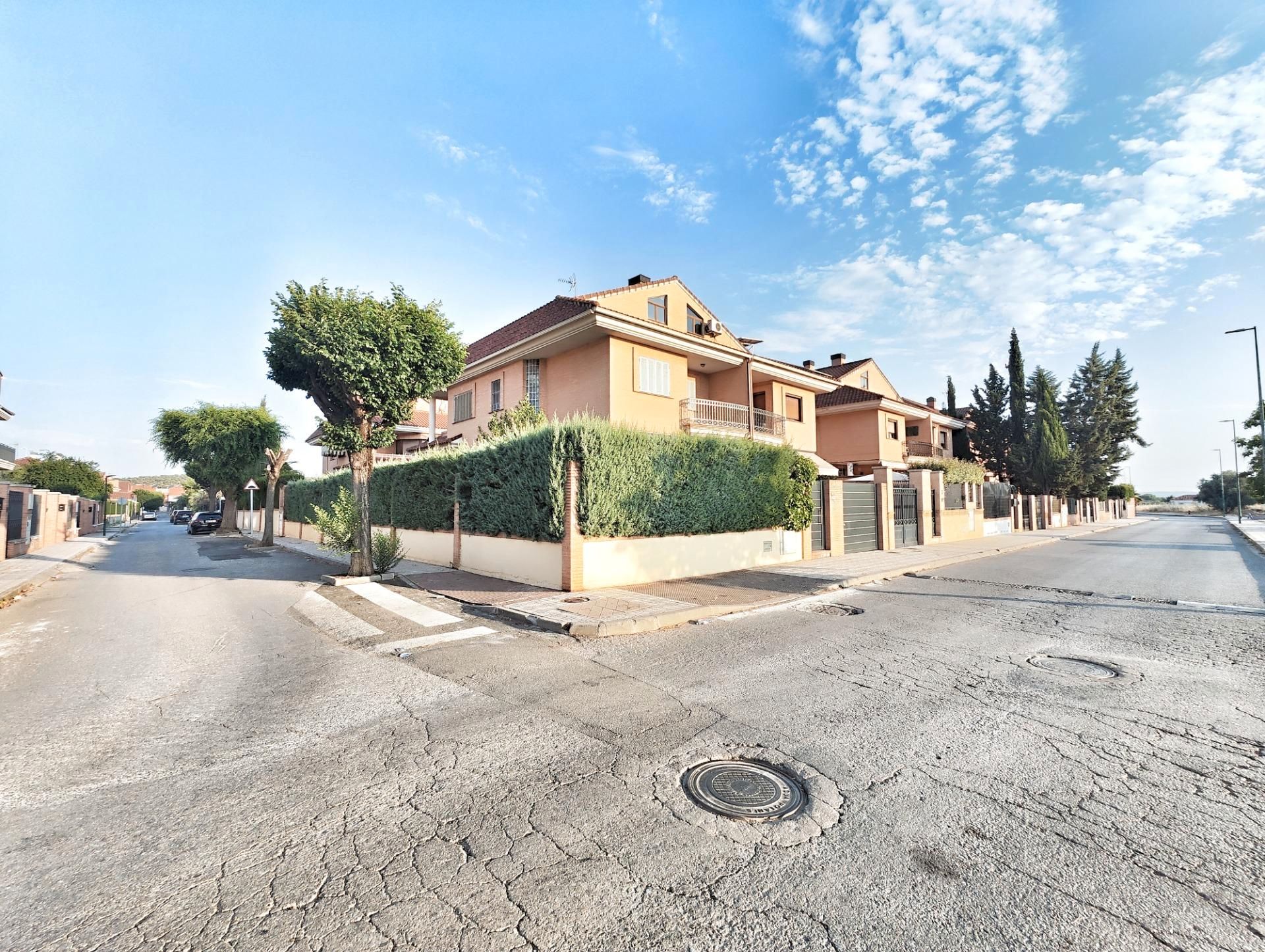 Exterior view of House or chalet for sale in Puertollano  with Air Conditioner, Heating and Private garden