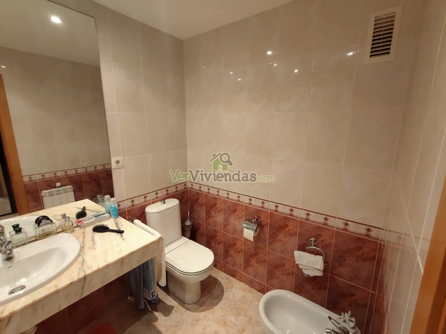 Baño de Casa adosada en venta en Vallirana con Calefacción, Jardín privado y Terraza