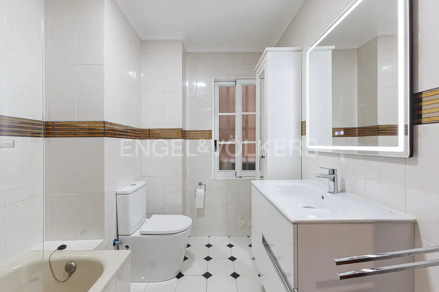 Badezimmer von Wohnung zur Miete in Valencia mit Klimaanlage, Heizung und Terrasse