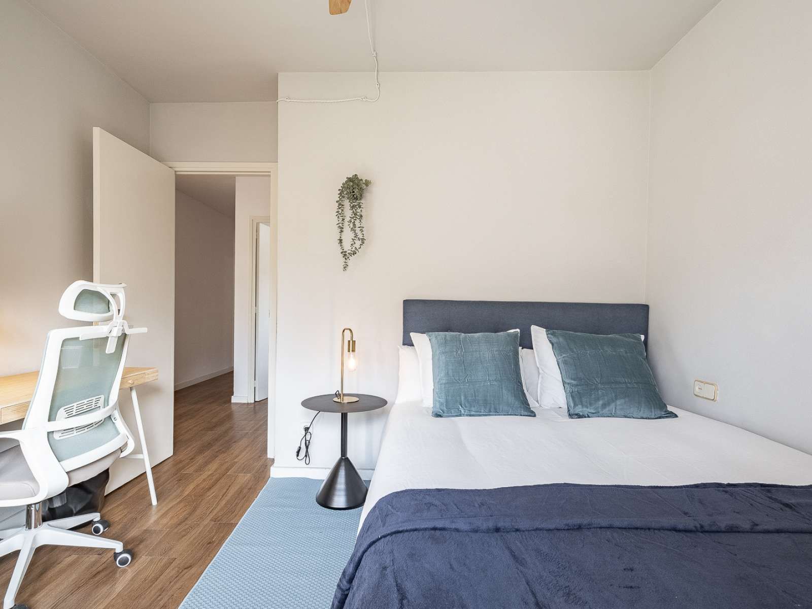 Bedroom of Flat for share in Sant Cugat del Vallès  with Air Conditioner, Heating and Terrace