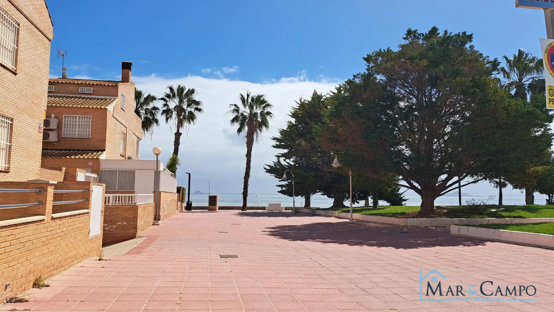 Vista exterior de Casa adosada en venta en Los Alcázares con Aire acondicionado, Jardín privado y Amueblado
