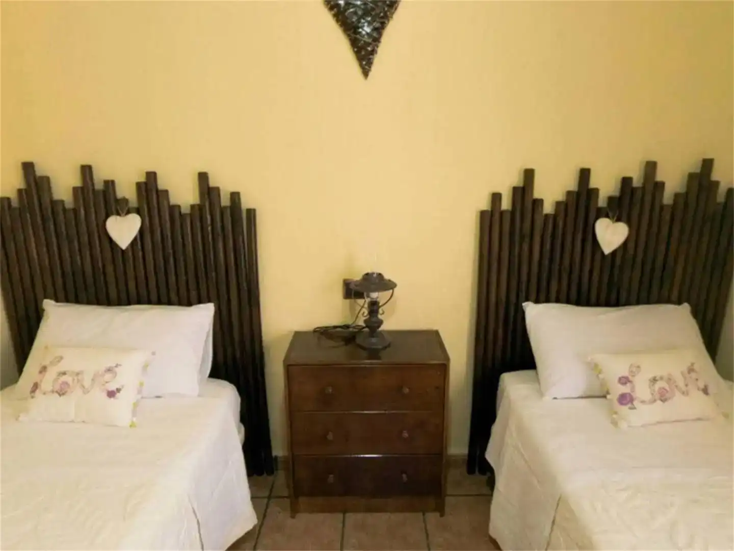 Schlafzimmer von Country house zur Miete in Benamocarra mit Klimaanlage und Schwimmbad