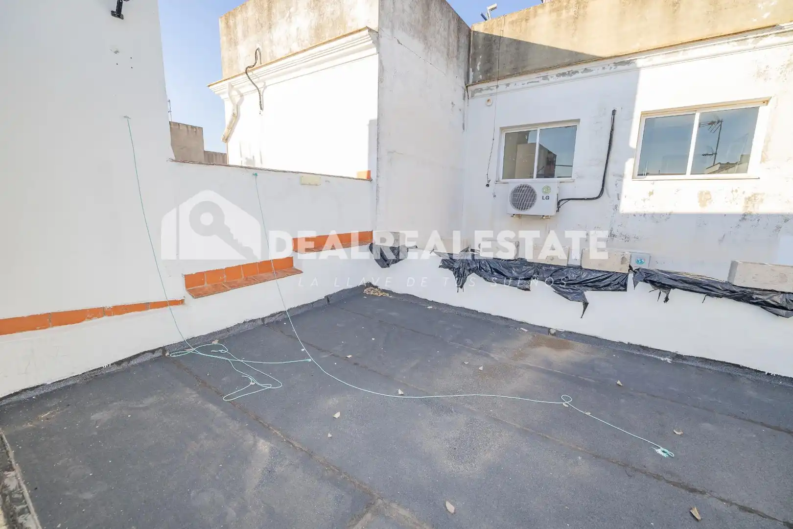 Vista exterior de Pis en venda en La Rinconada amb Aire condicionat, Terrassa i Balcó
