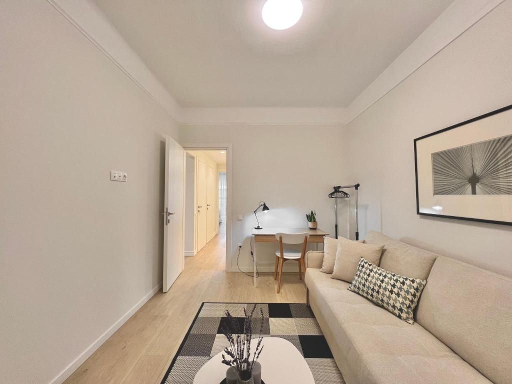 Sala de estar de Apartamento de alquiler en  Madrid Capital con Aire acondicionado, Amueblado y TV