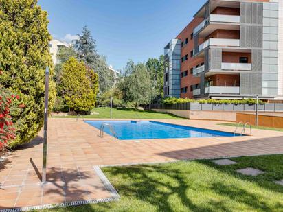 Piscina de Planta baixa en venda en Sant Cugat del Vallès amb Aire condicionat, Calefacció i Jardí privat