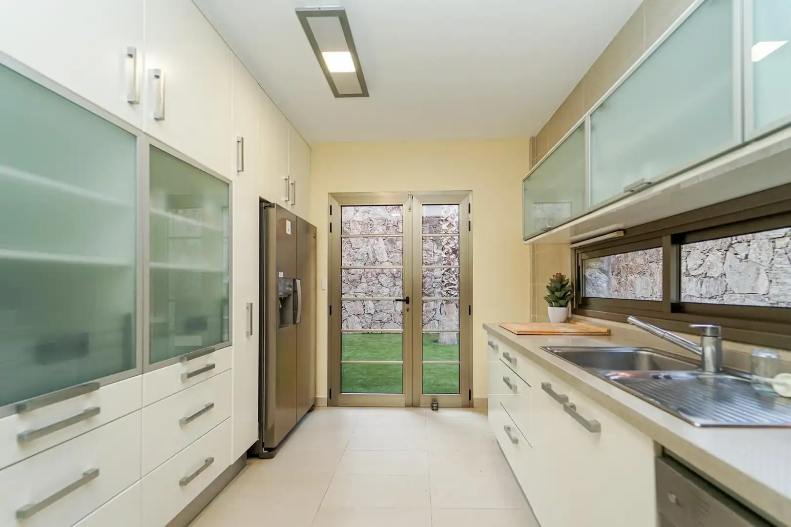 Cuina de Casa o xalet en venda en Mogán amb Aire condicionat, Jardí privat i Terrassa