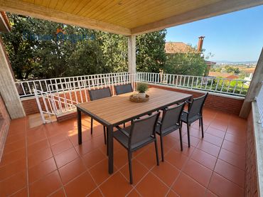 Villa con balcone in vendita a Drecera