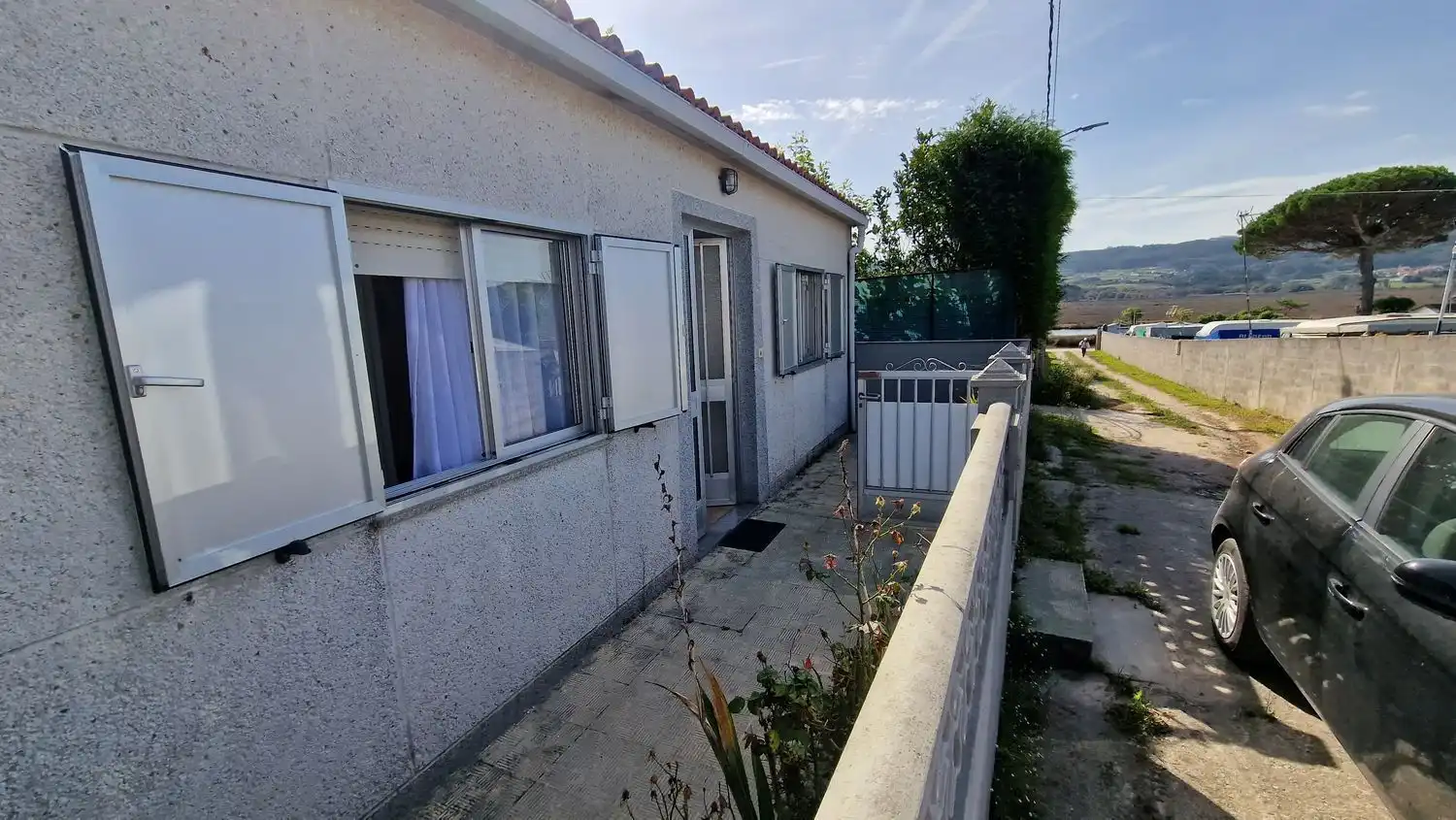 Vista exterior de Casa o xalet en venda en Carballo amb Jardí privat, Terrassa i Traster