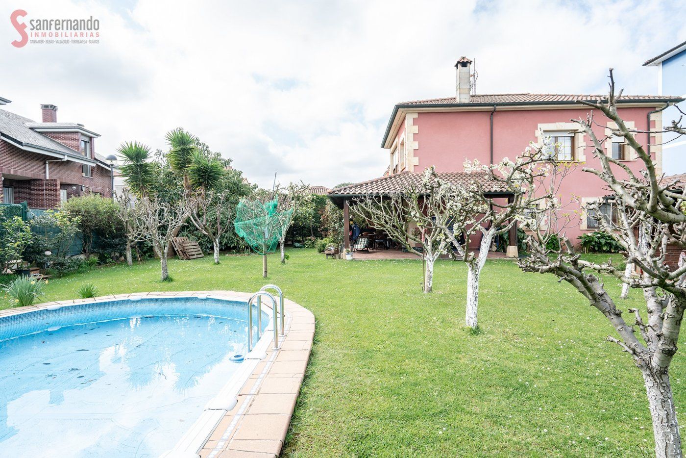 Swimming pool of House or chalet for sale in Torrelavega   with Heating, Private garden and Parquet flooring