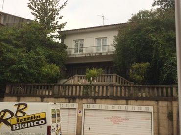 House with garden for sale in Noia