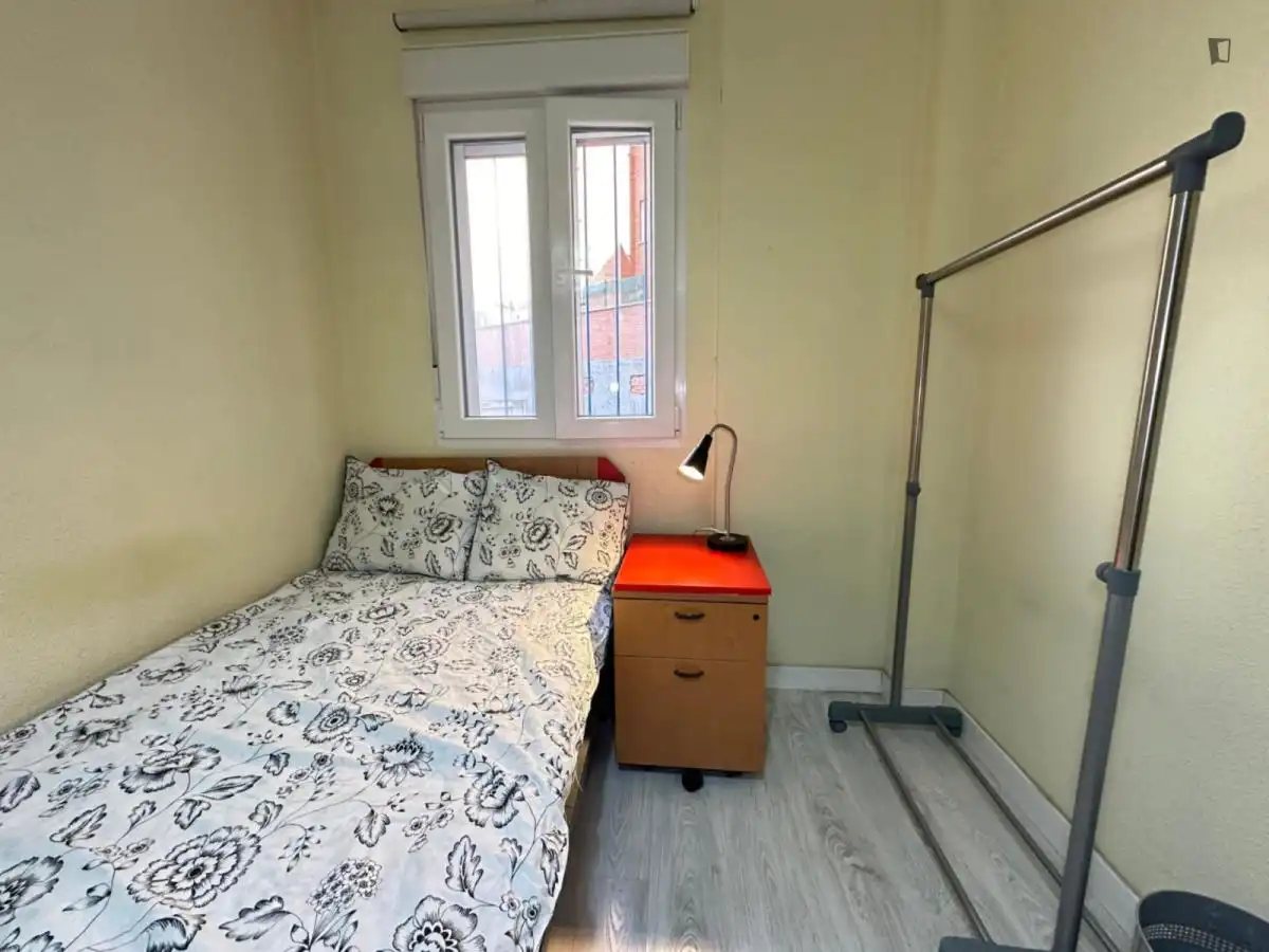 Habitación de Apartamento para compartir en Madrid con Amueblado, Lavadora y Microondas