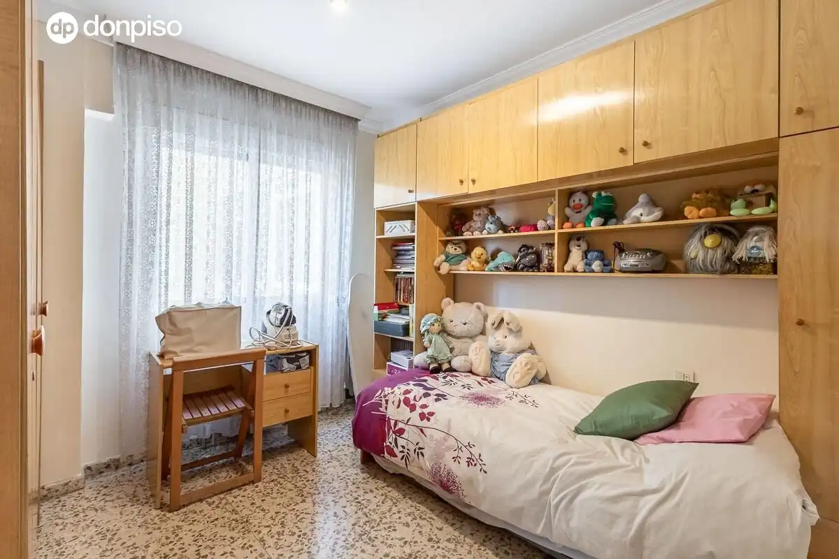 Bedroom of Flat for sale in Granada  with Heating and Terrace