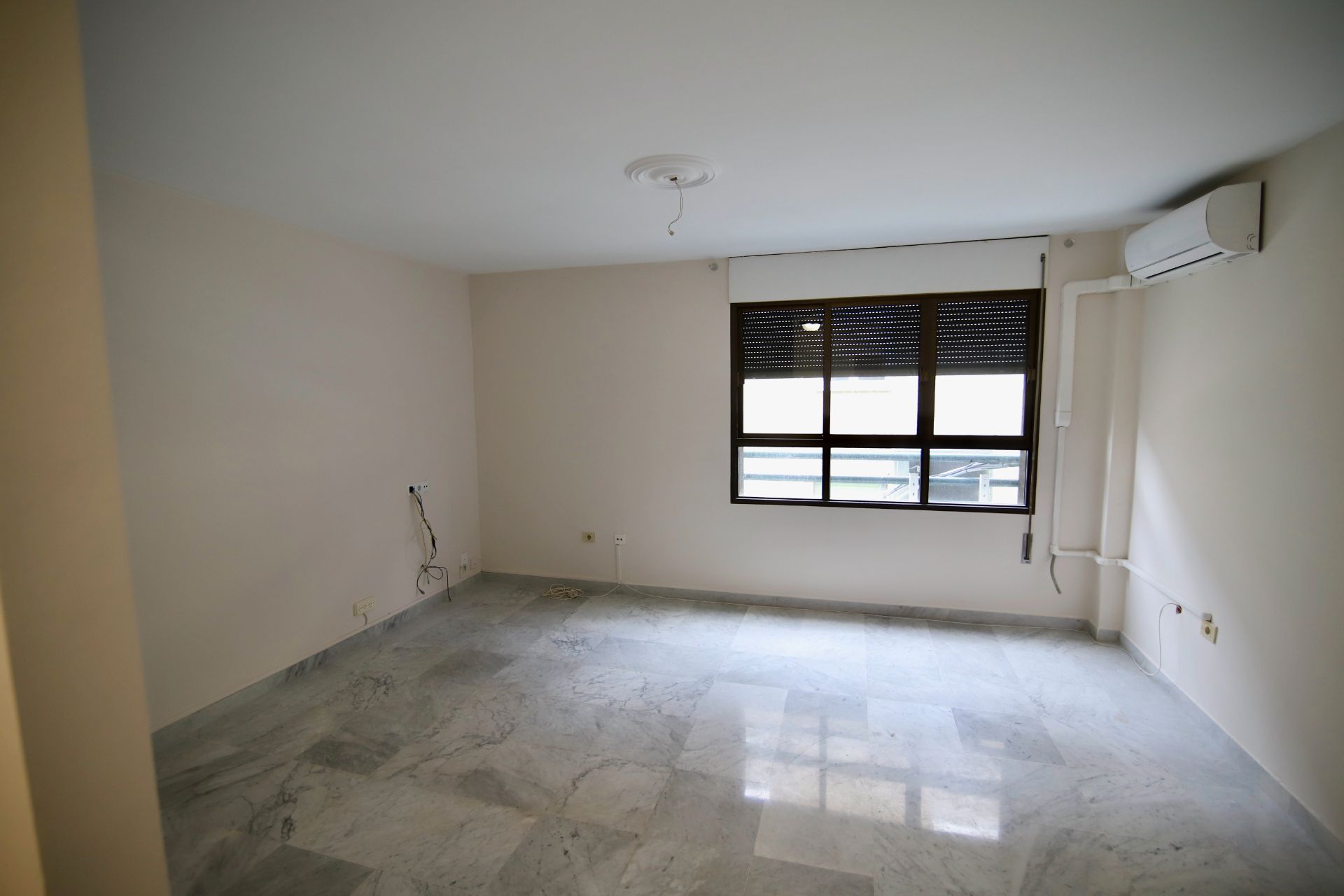 Living room of Flat for sale in  Santa Cruz de Tenerife Capital  with Air Conditioner, Oven and Alarm