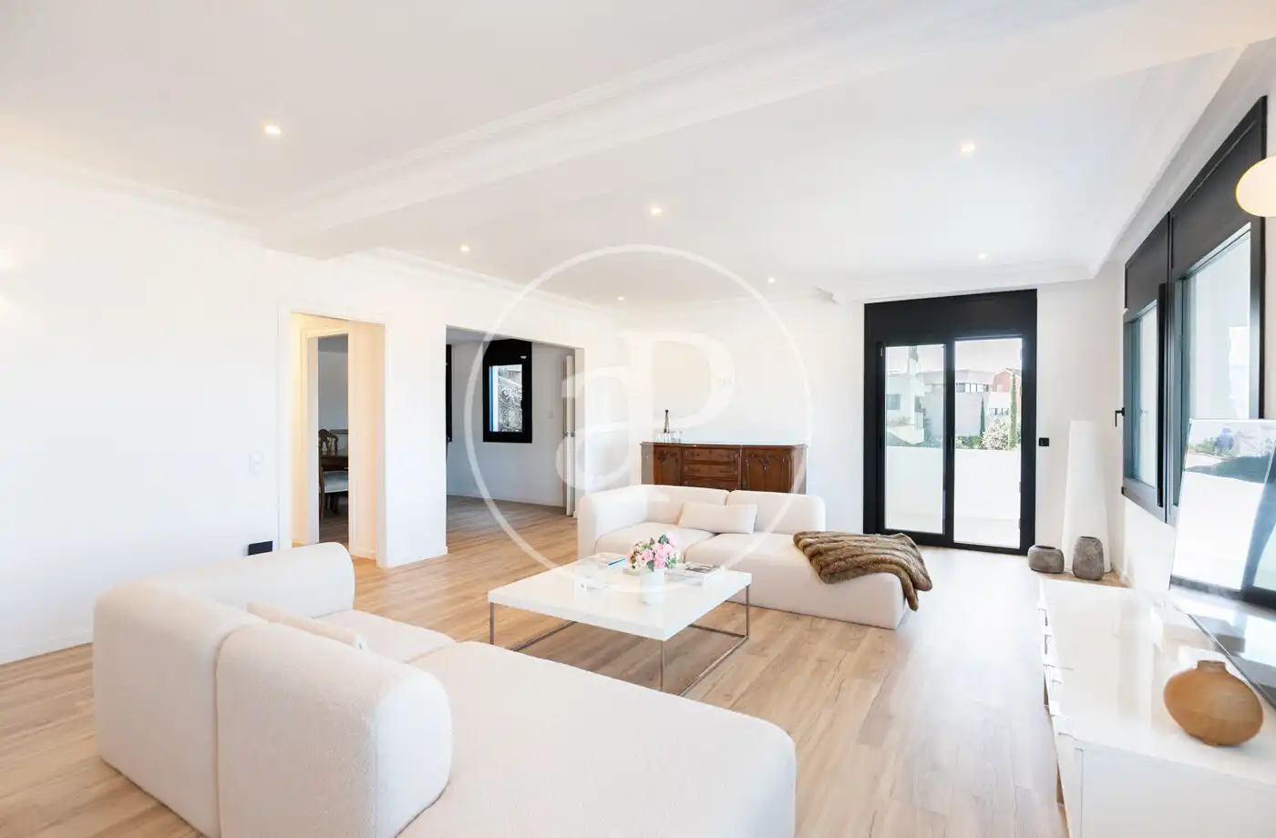 Sala d'estar de Casa o xalet en venda en Esplugues de Llobregat amb Calefacció, Jardí privat i Terrassa