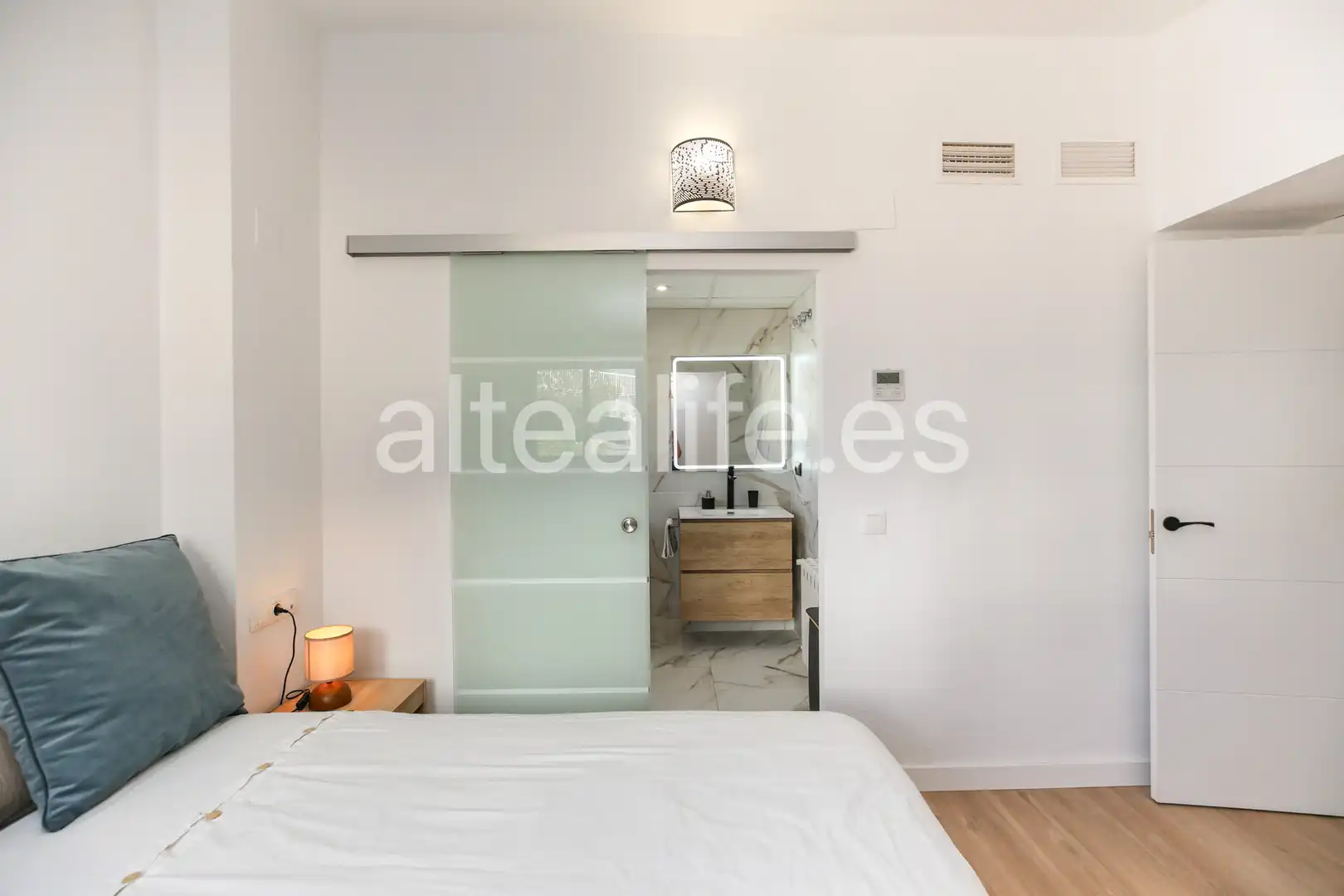 Schlafzimmer von Wohnungen zur Miete in Altea mit Klimaanlage, Heizung und Terrasse