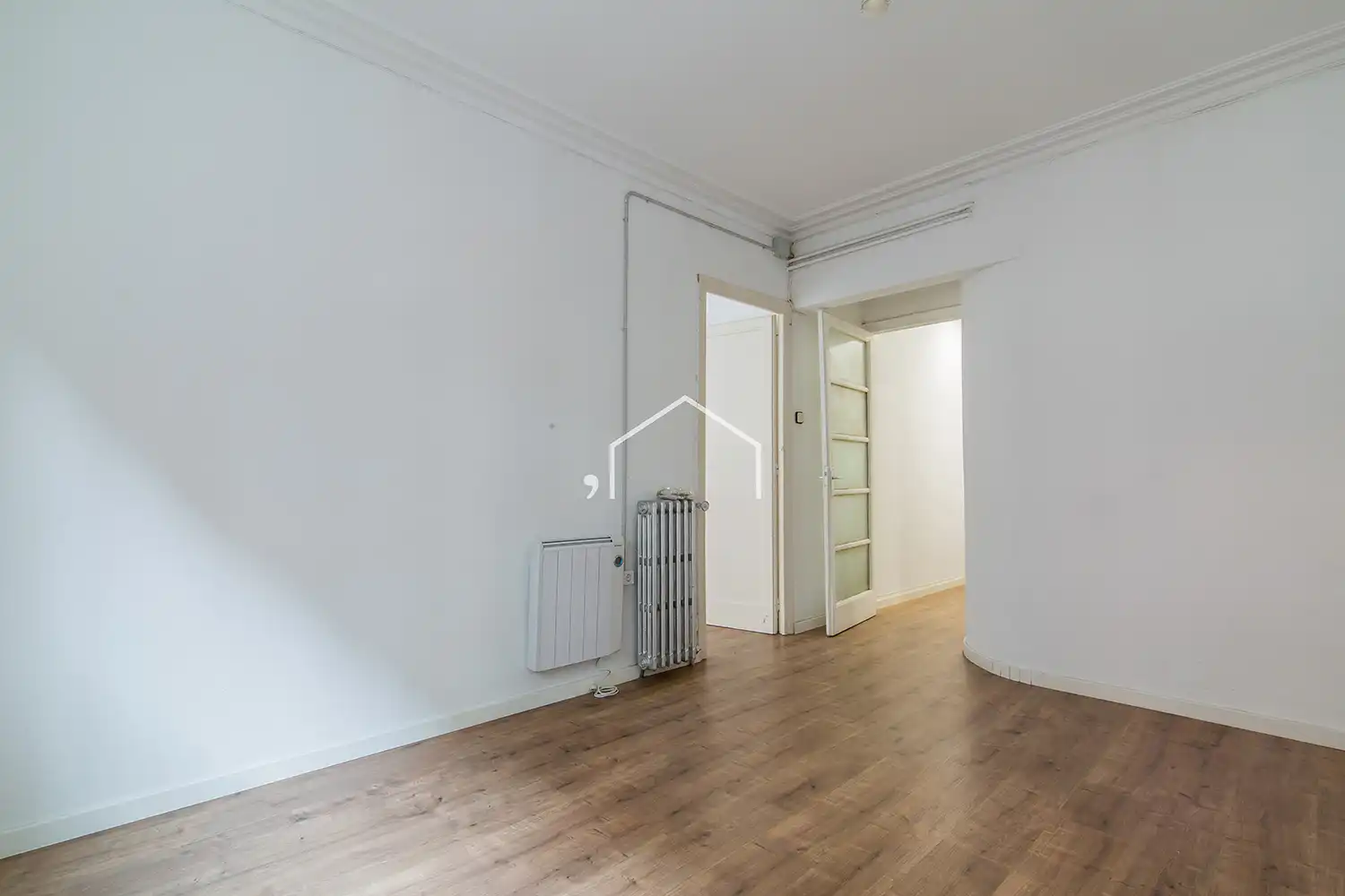 Wohnung zum Verkauf in Barcelona mit Heizung, Parkett und Ofen