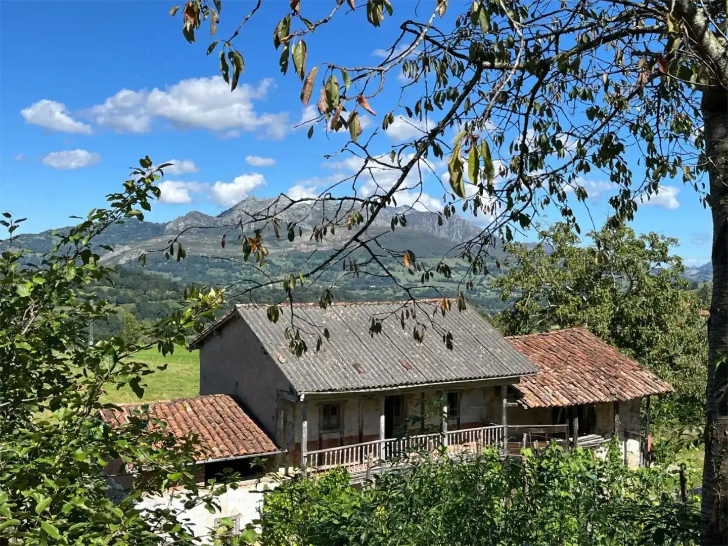 Vista exterior de Piso en venta en Piloña