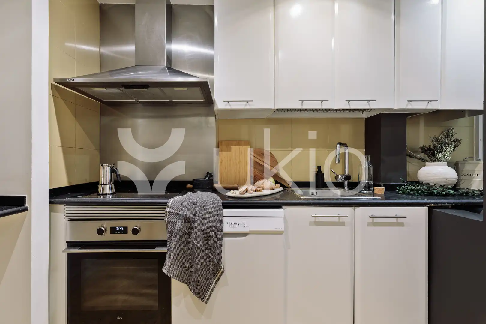 Cocina de Apartamento de alquiler en Barcelona con Aire acondicionado, Calefacción y Amueblado