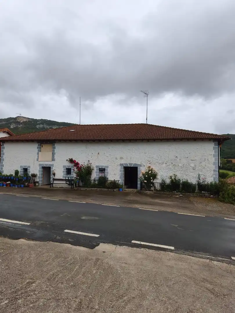 Casa rústica amb terrassa en venda a Medina de Pomar
