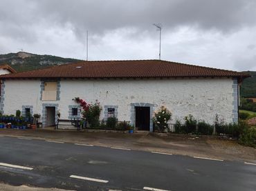 Casa rústica amb balcó en venda a Medina de Pomar