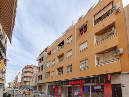 Vista exterior de Apartament en venda en Torrevieja amb Terrassa i Balcó