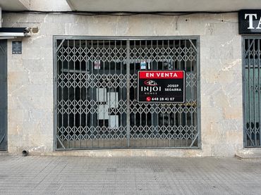 Gewerbefläche zum Verkauf in Carrer de Sebastià Juan Arbó 70