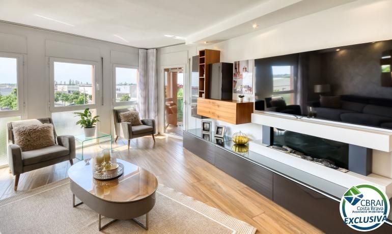 Living room of Apartments for sale in Figueres  with Air Conditioner, Terrace and Furnished