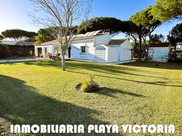 Detached house with pool for sale in Roche