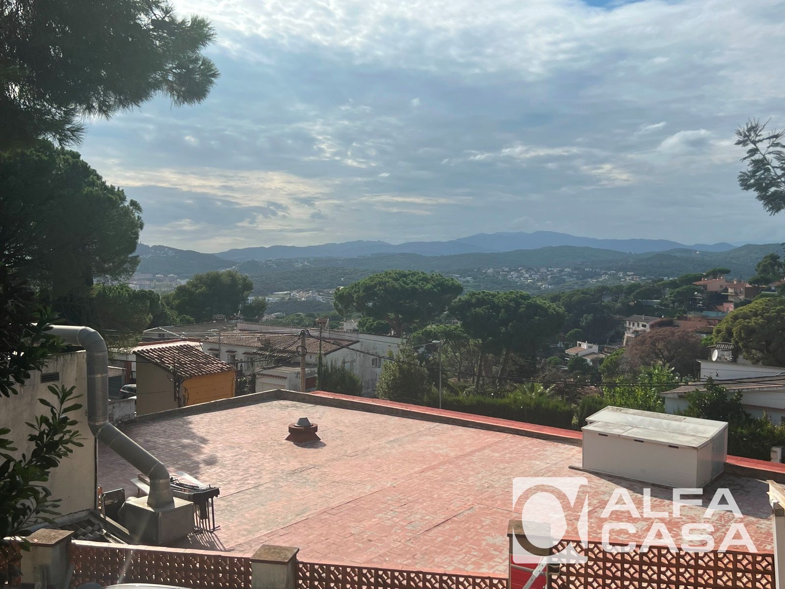 Vista exterior de Local en venda en Lloret de Mar amb Aire condicionat, Parquet i Internet