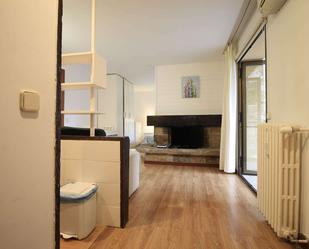 Bedroom of Study to share in  Madrid Capital  with Air Conditioner and Terrace