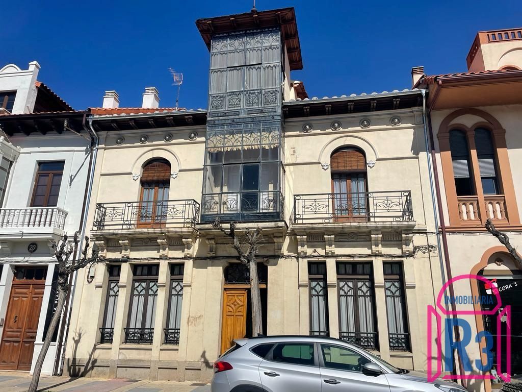 Vista exterior de Casa o xalet en venda en La Bañeza  amb Calefacció