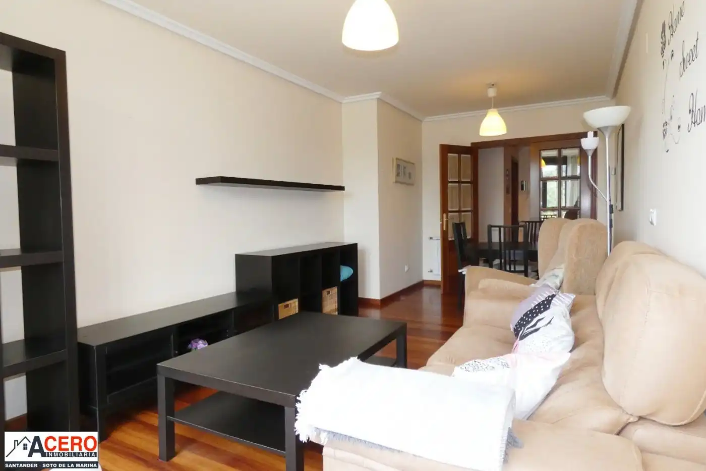 Living room of Flat for rent in Santa Cruz de Bezana  with Heating, Parquet flooring and Furnished