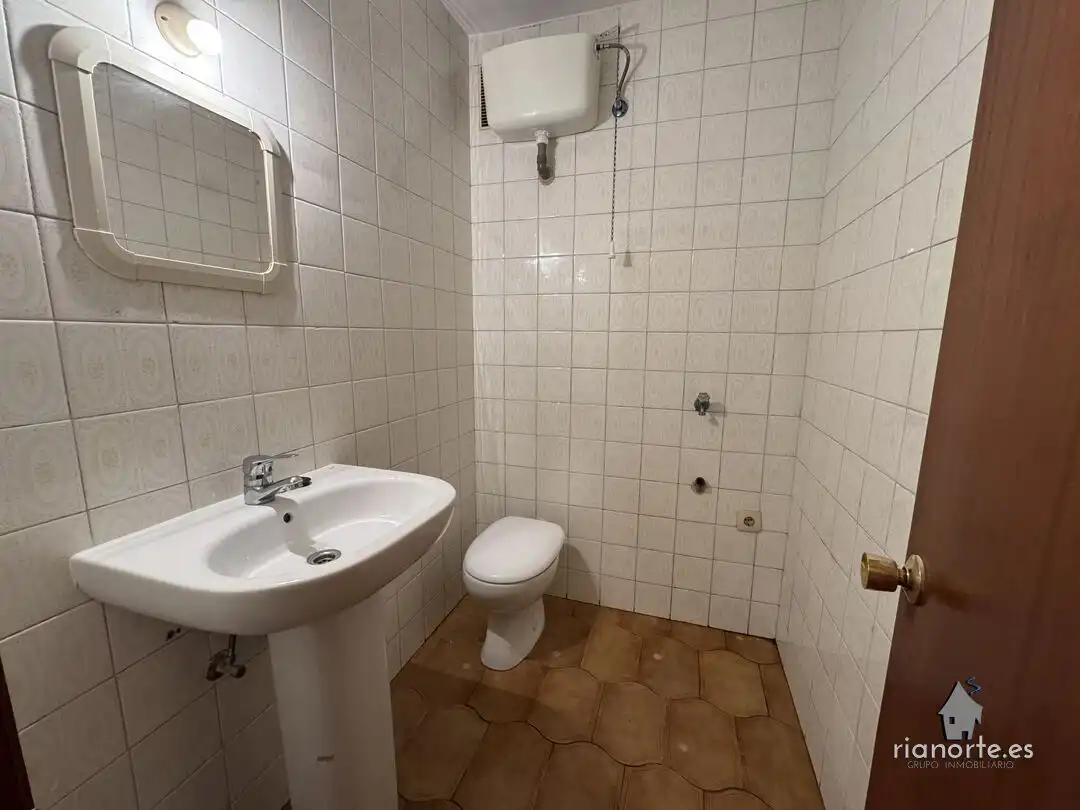 Baño de Piso en venta en Ribadesella con Calefacción